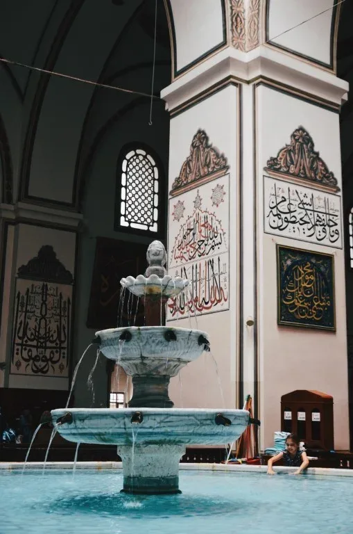 The ablution fountain inside the Grand Mosque of Bursa