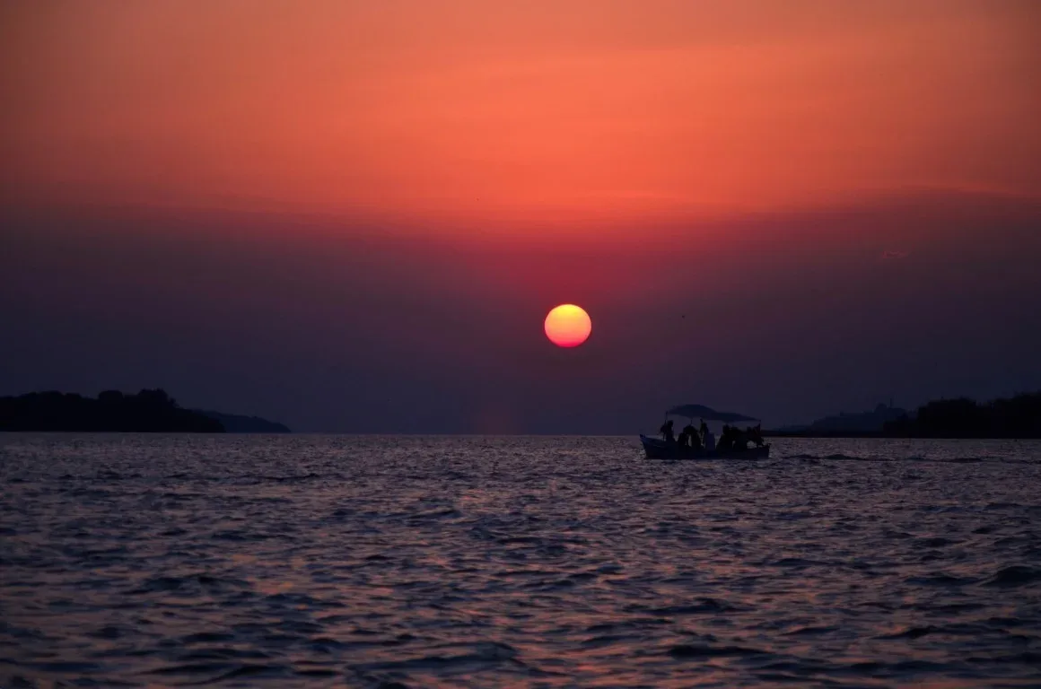 A red sun sinking toward the sea